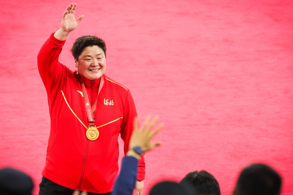 巩立姣用完美、遗憾和坚持这三个词，来总结自己的第五次全运会之旅。