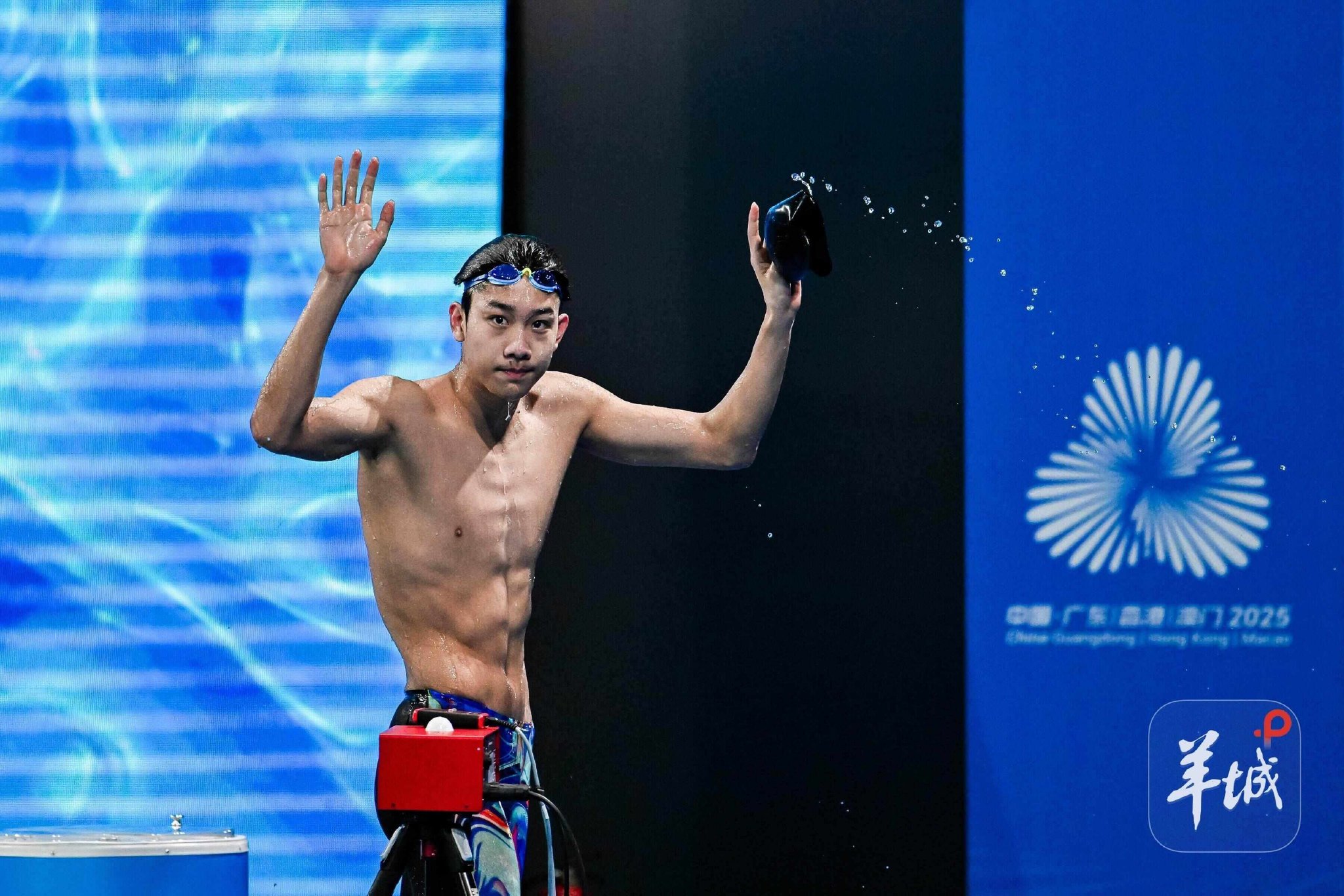 今日焦点战丨何诗蓓分别与张雨霏唐钱婷争金，百米“飞人大战”扣人心弦
