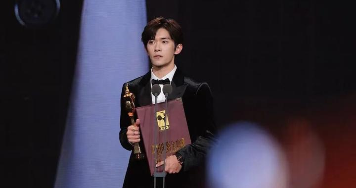 易烊千玺：感谢那个想放弃时，死磕到底的自己！