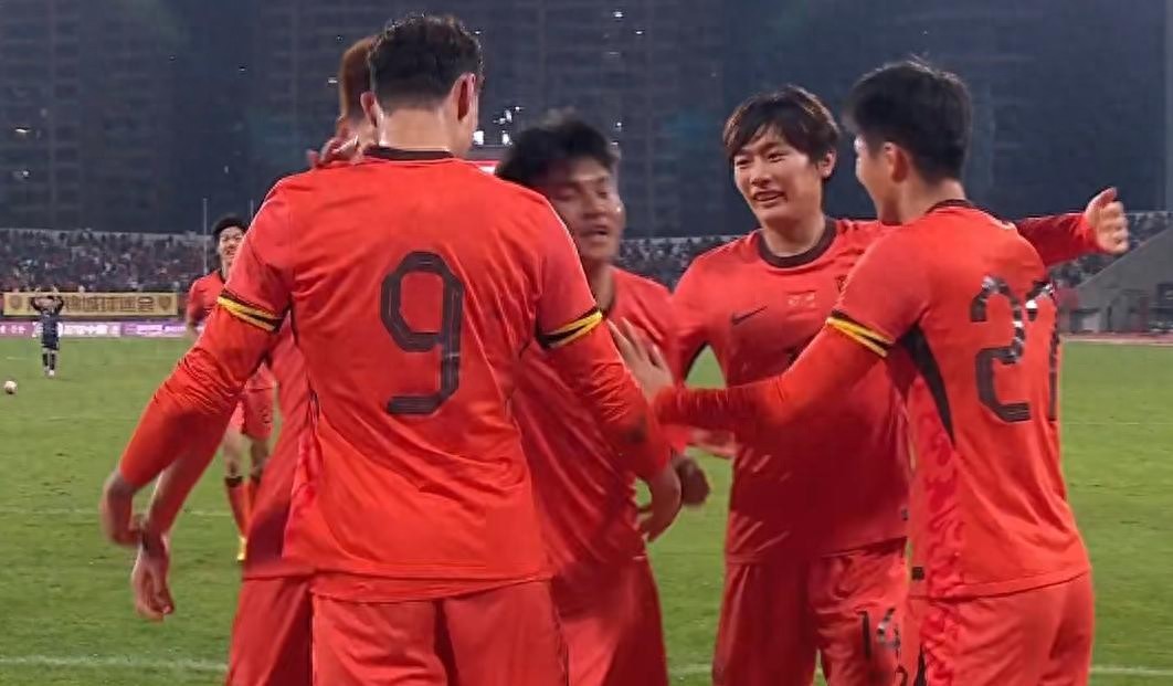 一场2-0！让邵佳一收获颇丰 找到王钰栋在国足最佳搭档+郑智接班人