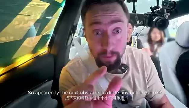小鹏G7蒙眼完成AI驾驶极限挑战获外媒盛赞