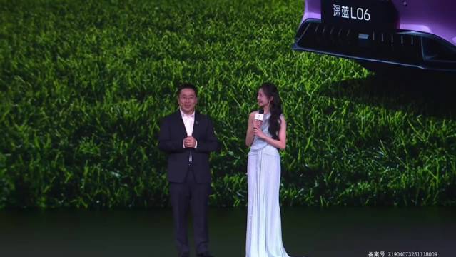 刘浩存喜提深蓝L06称新手司机福音