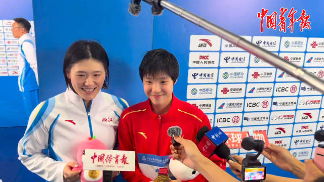 13岁新星于子迪追星成功 叶诗文笑拥小孩姐：好想捏她的脸