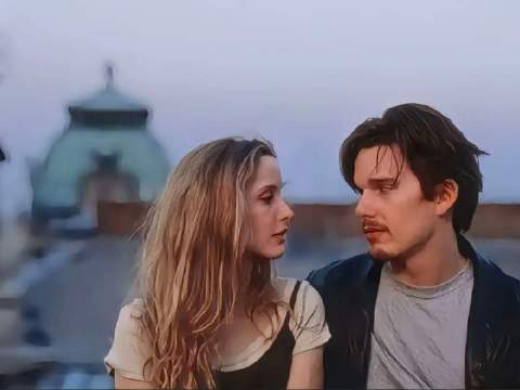 “天在将黑未黑时最美，爱在将爱未爱时最迷人”