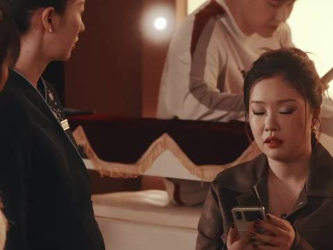 美奇吊着胡老师，大倪已成功拿下