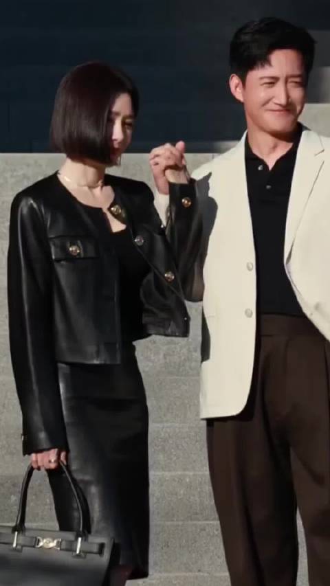 秦岚王阳片场路透曝光，低调阳光气质引关注