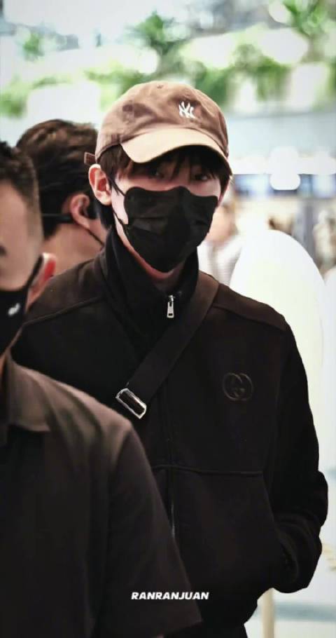 周翊然外媒镜头表现获赞，塑造多个精彩角色