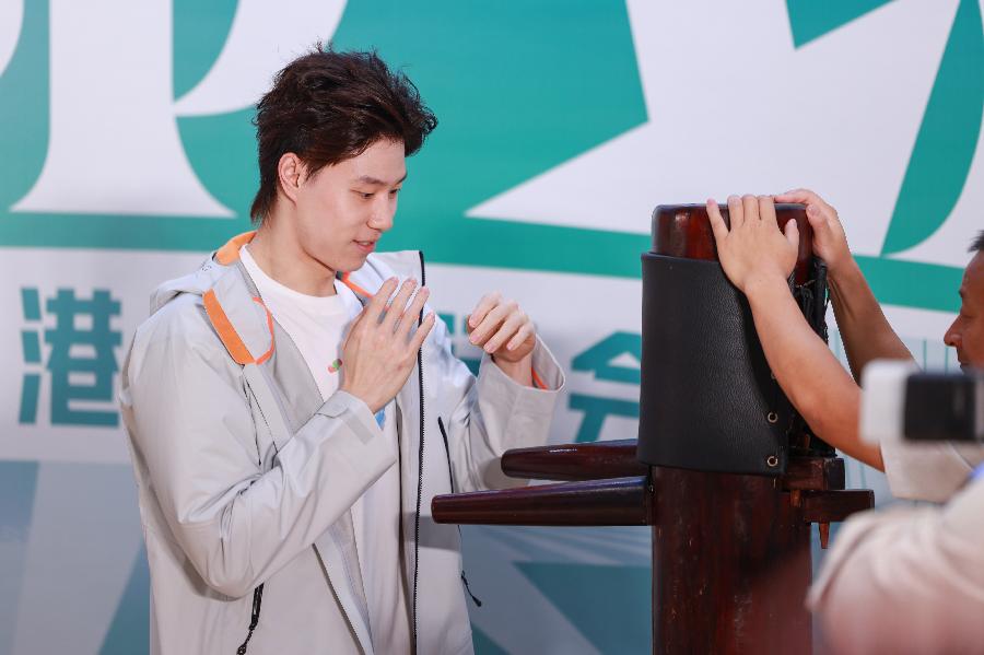 安踏全运冠军见面会，覃海洋：想好好规划未来发展方向