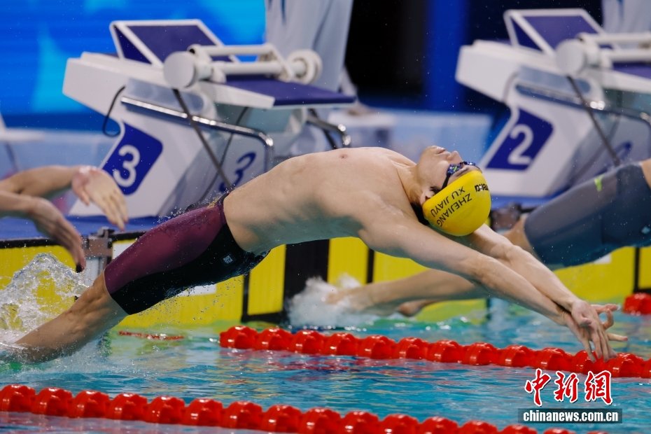 （粤港澳全运会）徐嘉余夺得男子50米仰泳冠军