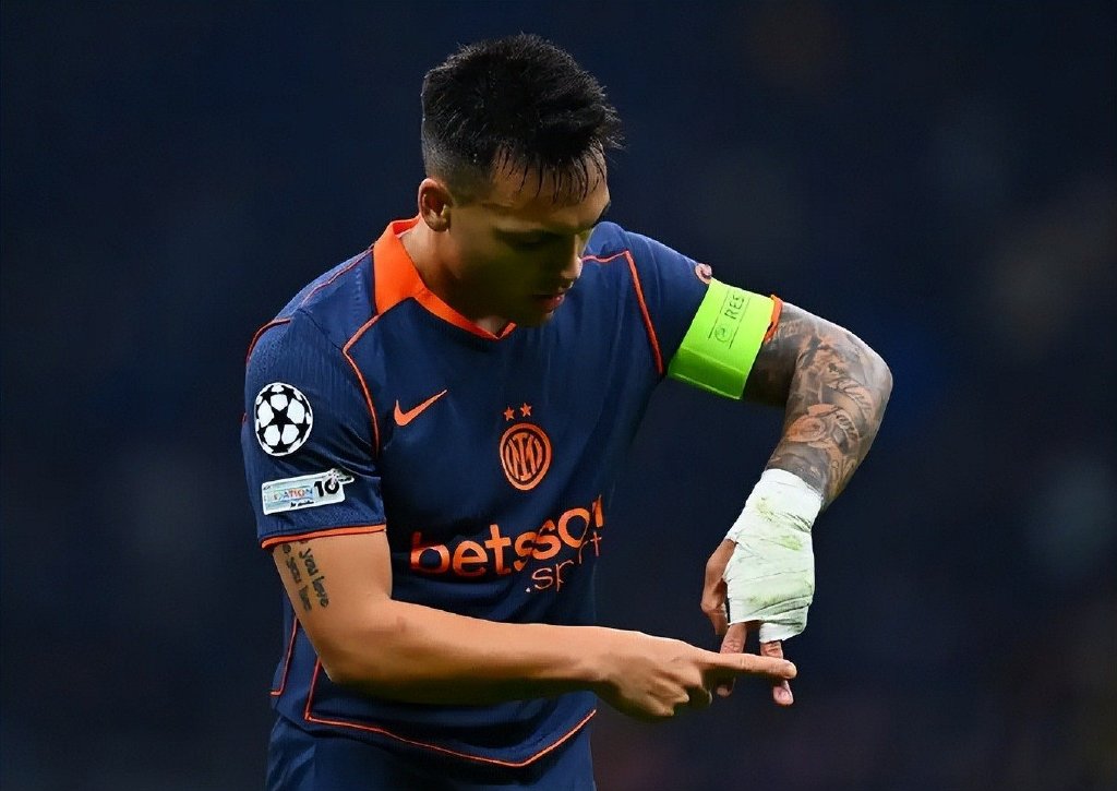 国米欧冠四连胜却藏隐忧！3500万中场全场最差，离队成定局