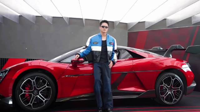 仰望U7星河蓝诠释理性与温暖平衡