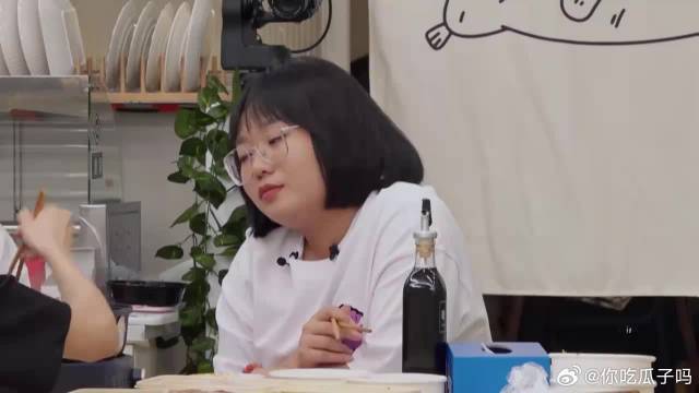 张歆艺怀孕后脾气暴躁，跟袁弘吵架直接砸手机，吓懵袁弘立刻道歉