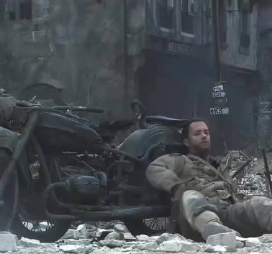 直接手枪对着坦克射击 也不躲避了 拯救大兵瑞恩