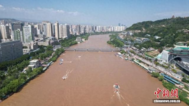 6月25日，航拍下的黄河兰州段。 九美旦增 摄