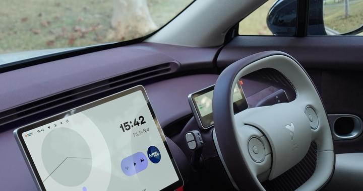 蔚来萤火虫右舵车型量产，首批将发运新加坡