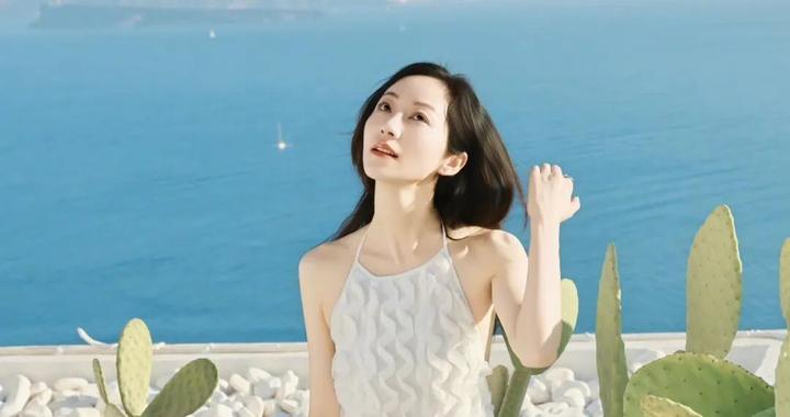 演员韩雪直播卖12.9元棉拖鞋、5.9元洗脸巾引热议，近日已退出与老公合资公司，名下仅关联1家企业