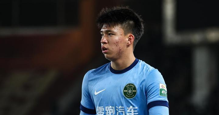 王钰栋留洋球队浮现！态度为何大转弯？德国联赛劲旅率先抛出媚眼