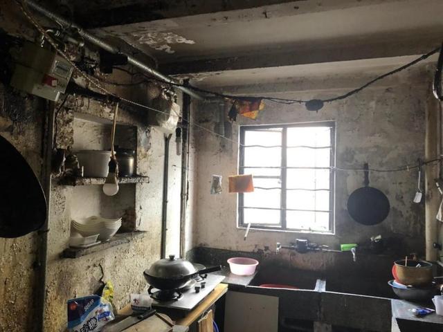 改造前的漕溪三村，居住条件差。徐汇区房管局 图