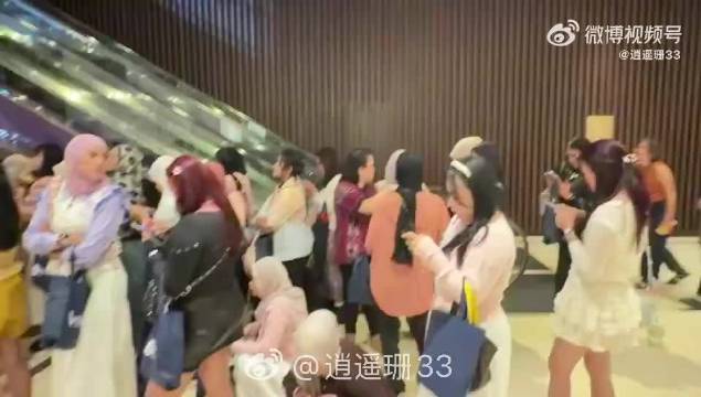 周翊然印尼见面会引全场尖叫沸腾