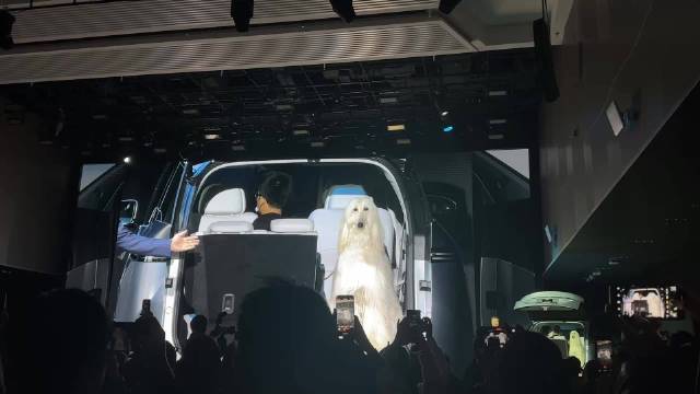 小鹏X9超级增程为了给大家展示空间的百变