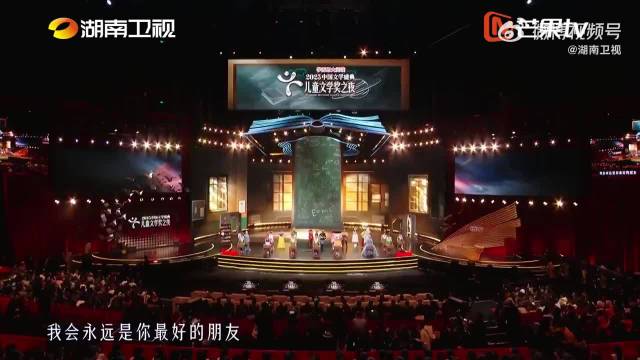 李维嘉吴昕湖南卫视同台演唱，经典角色空降舞台