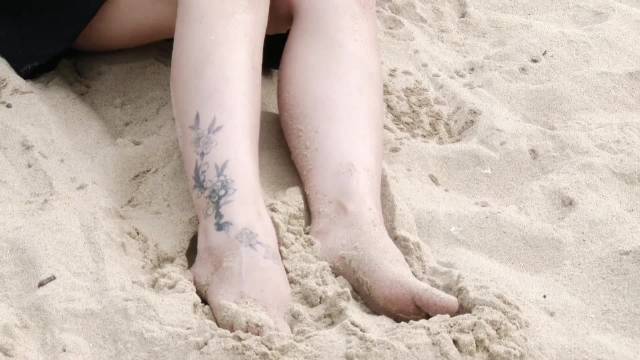 柳岩身上好多纹身啊