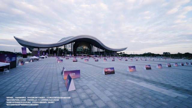 华为乾崑XMC数字底盘引擎发布，首搭尊界S800后下放多车型