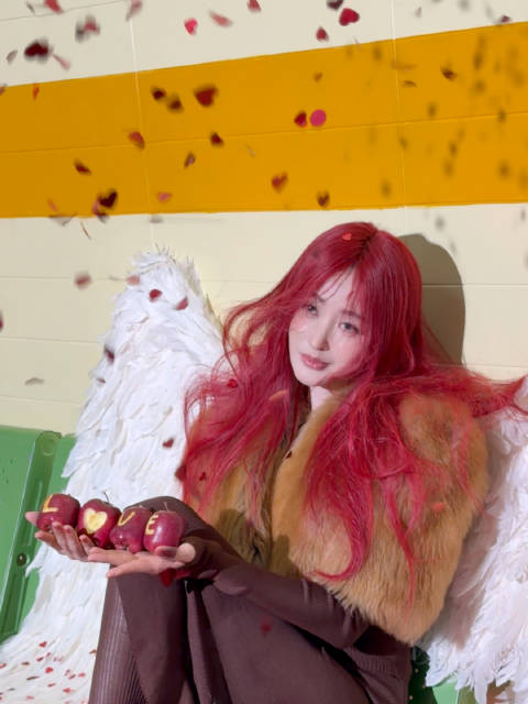 Crystal张天爱 都市光影中，每一帧都是流动的浪漫，