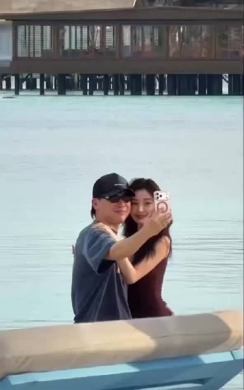 胡彦斌易梦玲话剧首演同框引关注