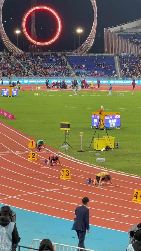 宝刀未老！苏炳添全运会再现圆月弯刀