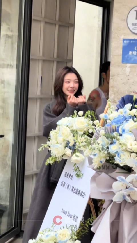 胡彦斌和妈妈看了易梦玲话剧