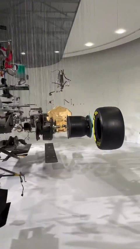美丽的F1赛车拆解展示