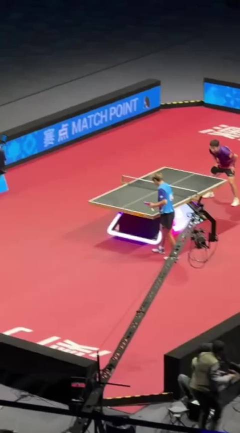 林高远十五运夺一金一铜，赛后笑别球迷