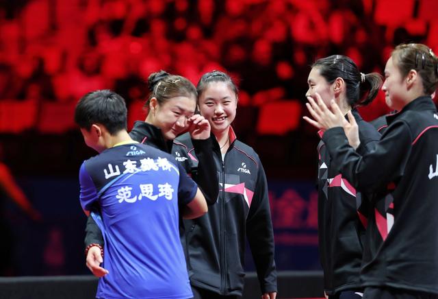 陈梦也范思琦庆祝时落泪。北京日报客户端记者 潘之望 摄