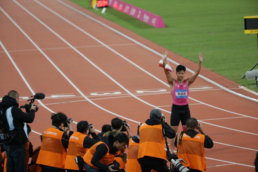 致敬9秒83传奇，“亚洲飞人”苏炳添在家门口谢幕