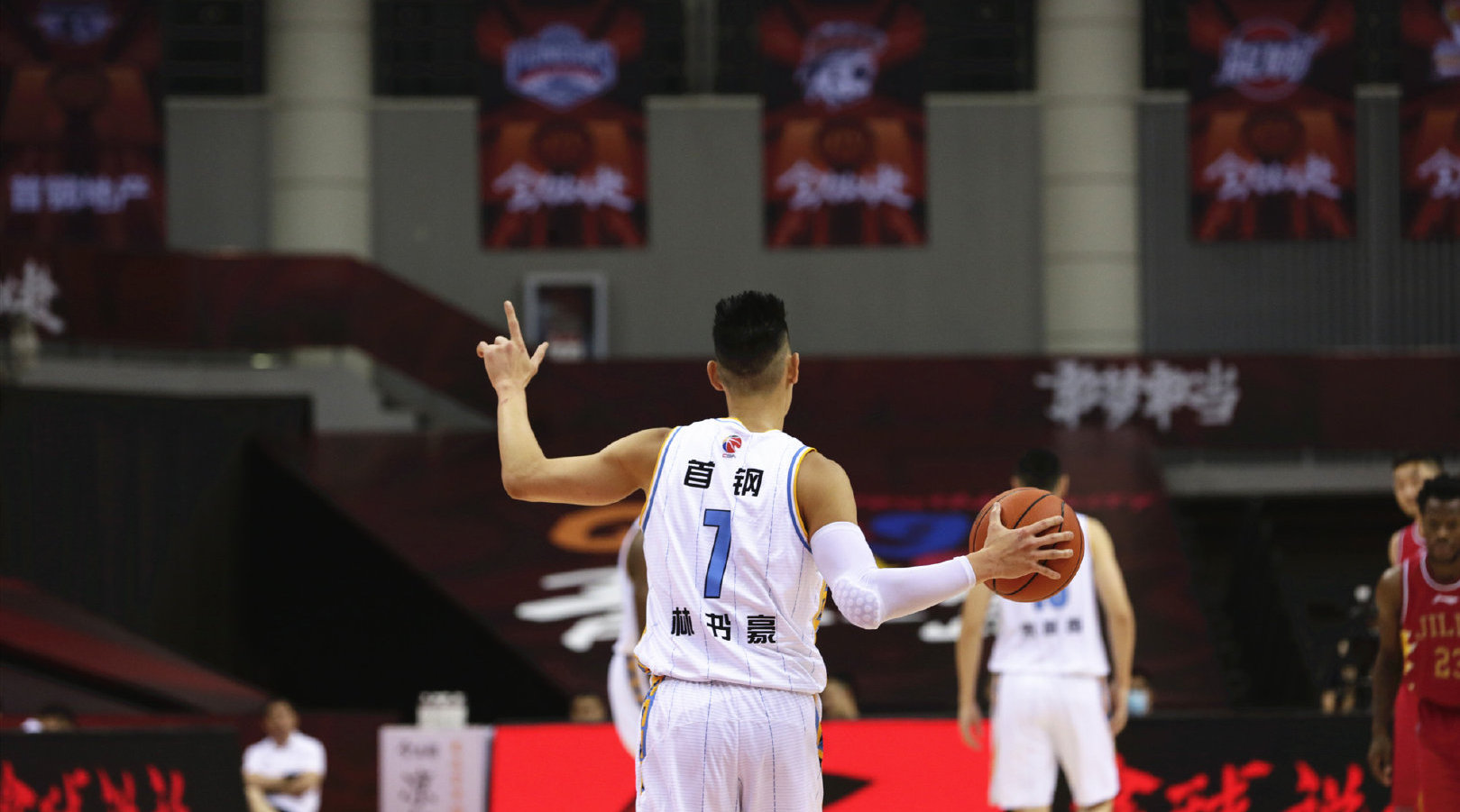 一场比赛一颗球，带你回顾林书豪的首个CBA赛季（下集）