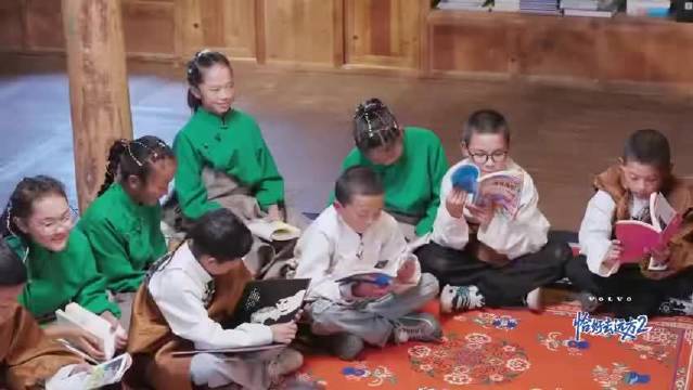 李茂弦子为草原孩子拍笑脸照赠书分享