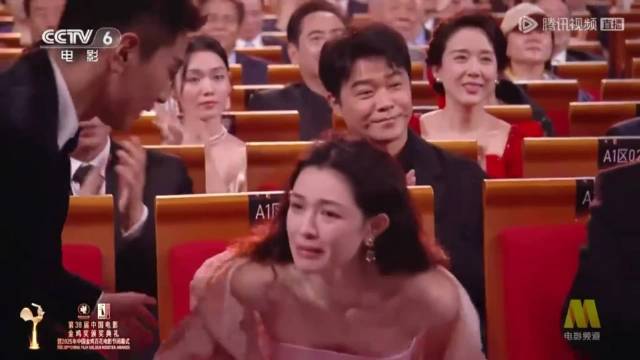 不可思议！钟楚曦打败惠英红蒋勤勤，首次荣获金鸡奖最佳女配