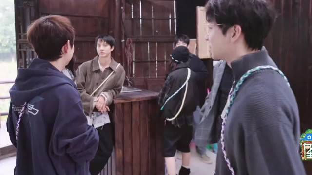 董子健张子枫兄妹互放狠话争演女角色