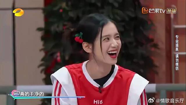 俞灏明玩游戏还有战术，骗了对方队友，太搞笑了！