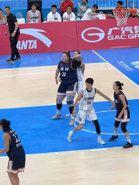女篮赛场上的重型坦克，大宝贝刘禹彤，对方防守运动员压力有点大，全运日记