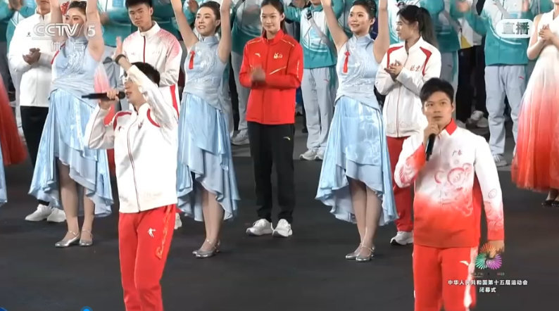 十五运闭幕式献唱，大家给马龙苏炳添潘展乐打几分 ，龙队扭起来了