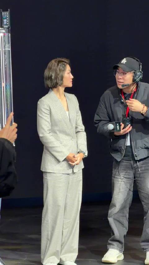 李娜现身起亚展台