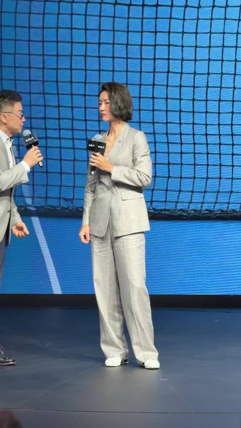 李娜亮相广州车展代言起亚新狮铂拓界