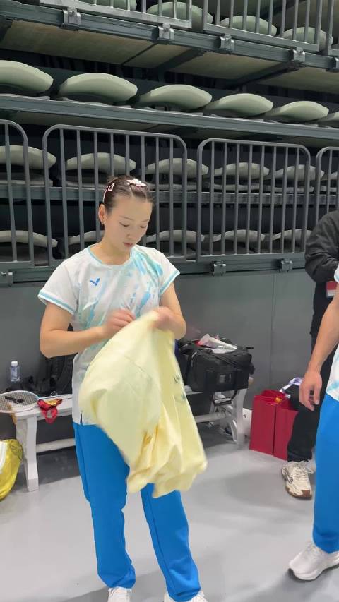 郑思维穿错衣服的后续来了 黄雅琼居然送了他一件 十五运会