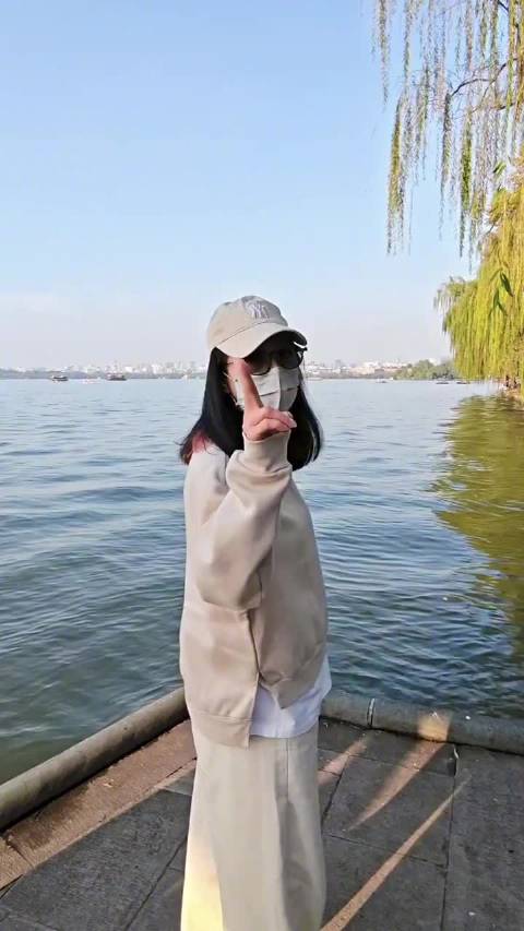 70岁米雪状态佳，黄蓉殷素素风采依旧