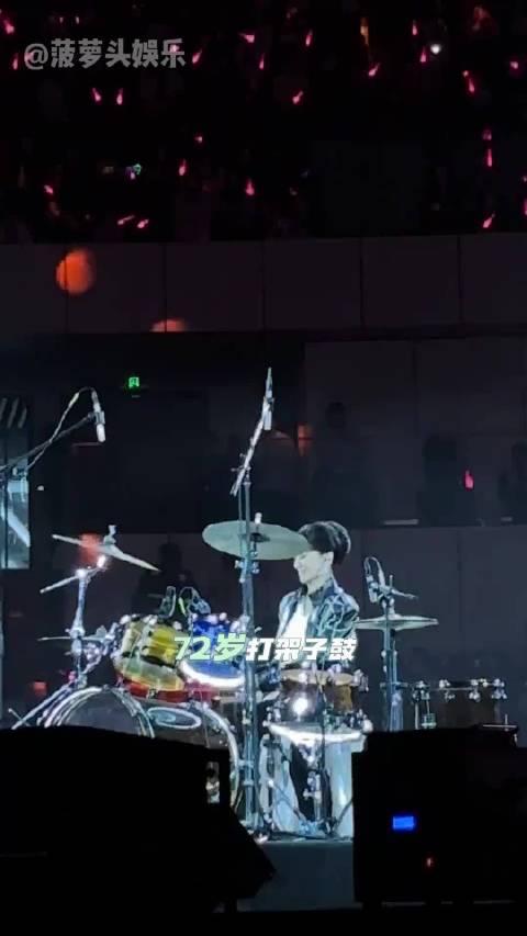 赵雅芝出道50年演唱会杭州开唱 建议内娱明星按照这个状态来卷啊