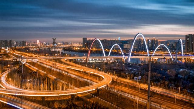 太原北中环桥。 视觉中国 图