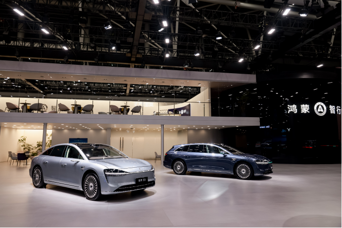 享界新品亮相广州车展，新款享界S9压轴登场，给豪华市场上强度了