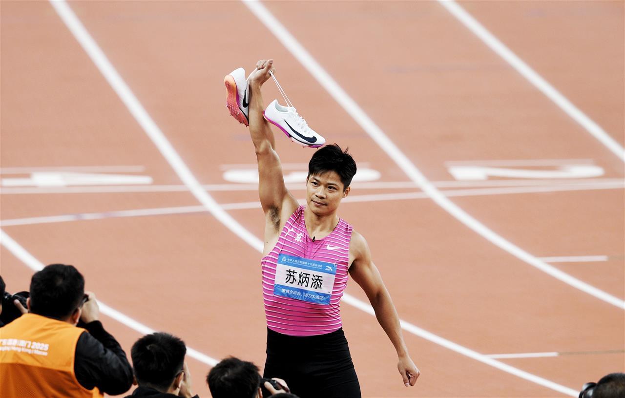 “亚洲飞人”苏炳添职业生涯最后一战，领衔广东队夺得全运会男子百米接力赛第四名